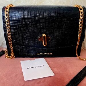 MARC JACOBS Turnlock Crossbody Bag Like New Condition!